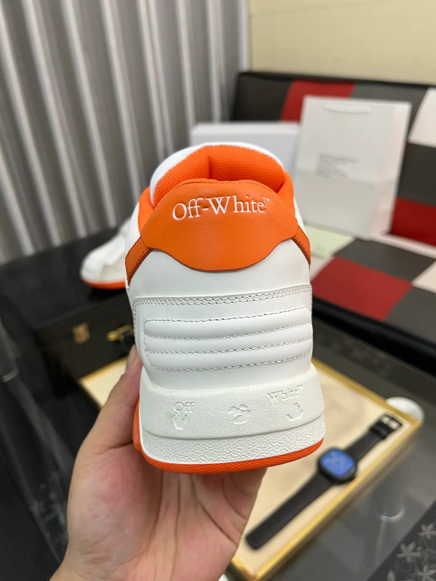 Men's shoes 💰600⌚️⌚️ OFF-White C/O VirGil Abloh fashionable and versatile casual shoes. Exclusive first release of the new model. Made of environmentally friendly cowhide leather and mesh fabric upper material. The insole is embedded with foam cushioning EVA material. The correct midsole is equipped with EVA lightweight cushioning. External tooth nail rubber outsole. The correct accessories can be customized simultaneously. Women's model: 35-40 Men's model: 39-45